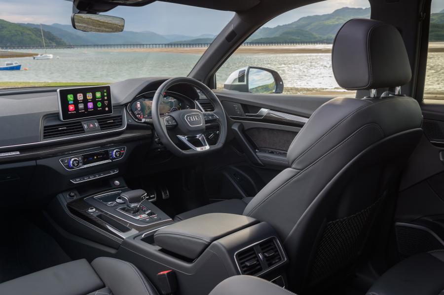 Интерьер Audi SQ5 3.0 TFSI 2017 года  (UK) (фото 36 из 40)